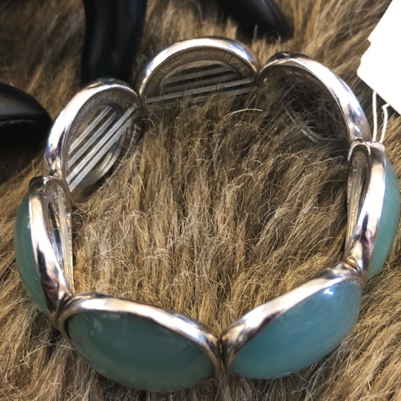 True by Tuleste sage cabochon stretch bracelet NWT - Picture 6 of 8